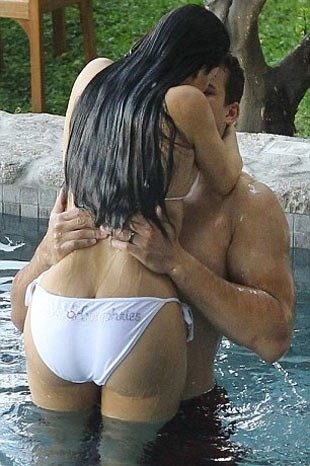 Kim Kardashian'dan yeni stil!