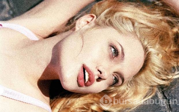 Angelina Jolie deli gibi aşıktı