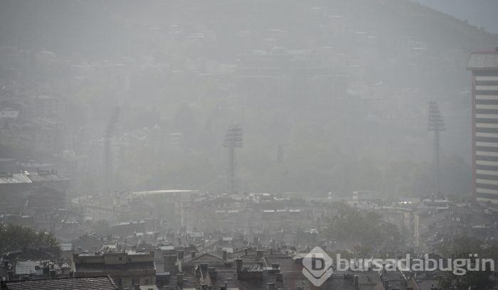 Bursa'da şiddetli fırtına ve yağmur hayatı felç etti	