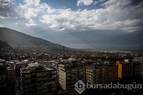 Bursa'da şiddetli fırtına ve yağmur hayatı felç etti	