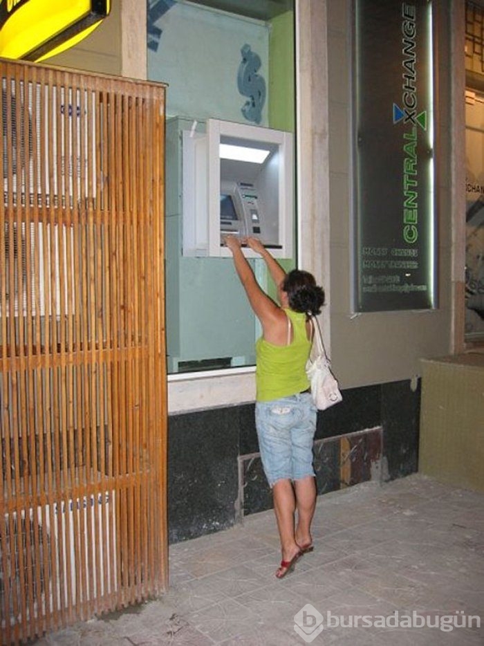 Tüm dünyadan birbirinden fantastik ATM'den para çekme enstantaneleri