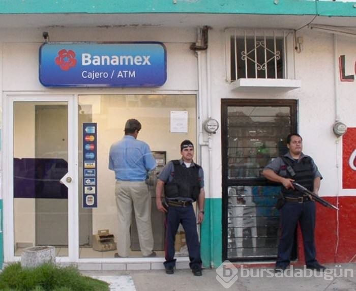 Tüm dünyadan birbirinden fantastik ATM'den para çekme enstantaneleri
