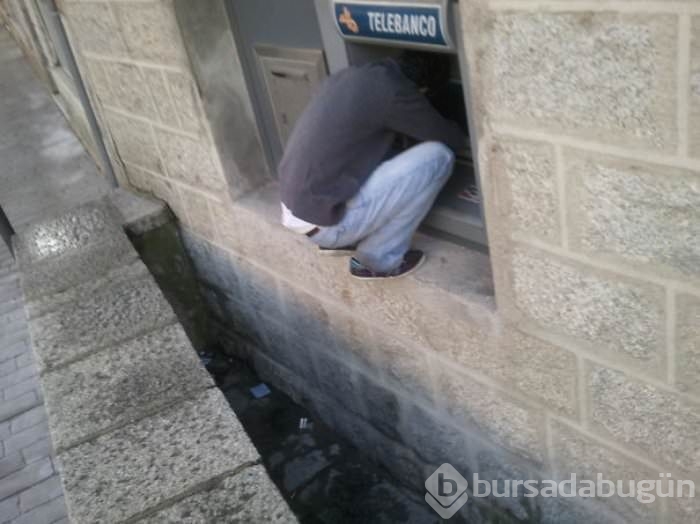 Tüm dünyadan birbirinden fantastik ATM'den para çekme enstantaneleri