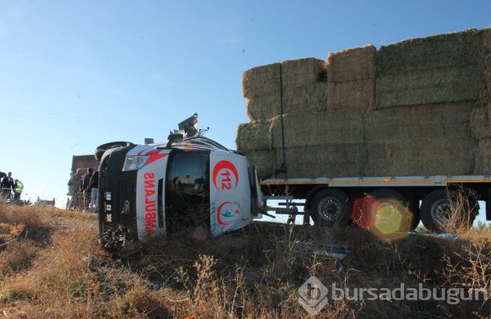 Yaralı alan ambulansa otobüs çarptı