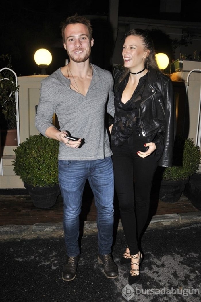 Serenay Sarıkaya ile Kerem Bürsin'den sosyal medya açıklaması