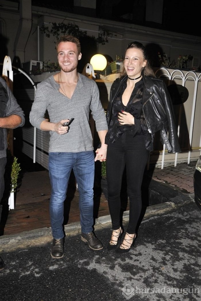 Serenay Sarıkaya ile Kerem Bürsin'den sosyal medya açıklaması