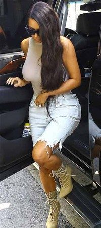 Kardashian yine yaptı yapacağını