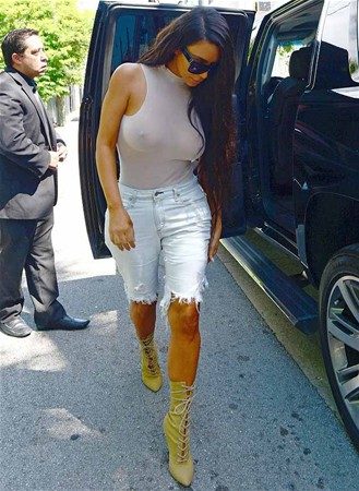 Kardashian yine yaptı yapacağını