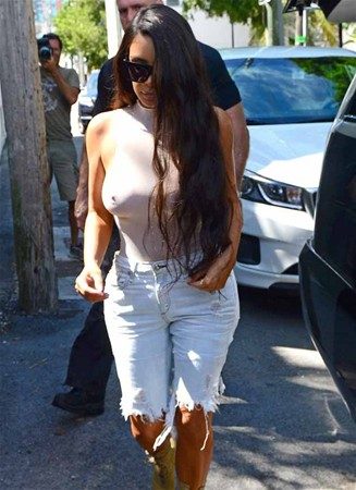 Kardashian yine yaptı yapacağını