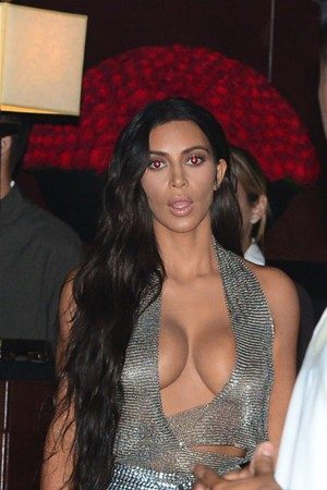 Kardashian yine yaptı yapacağını