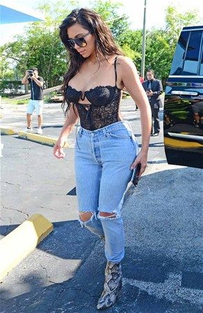 Kardashian yine yaptı yapacağını