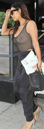 Kardashian yine yaptı yapacağını