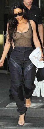 Kardashian yine yaptı yapacağını