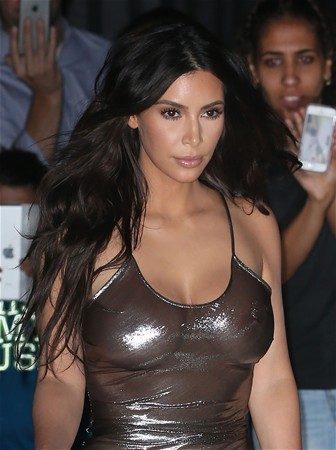 Kardashian yine yaptı yapacağını