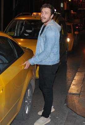 Tolga Sarıtaş ve Hande Erçel birlikte görüntülendi