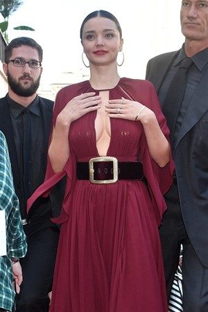 Kıyafetiyle nefesleri kesti