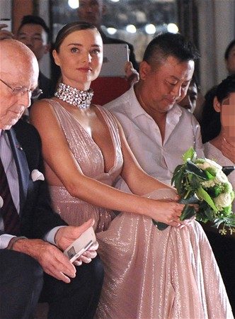 Kıyafetiyle nefesleri kesti