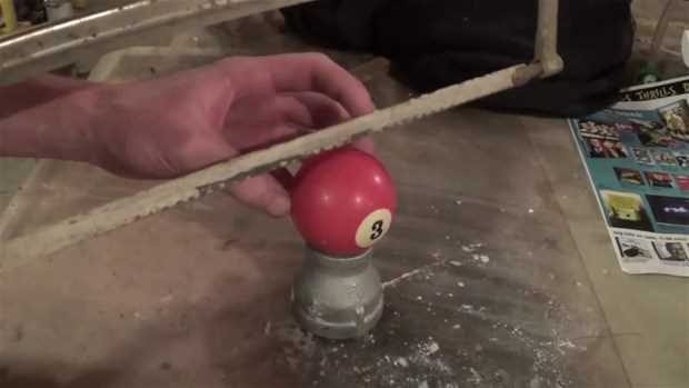 Bilardo topunun içinde ne var?