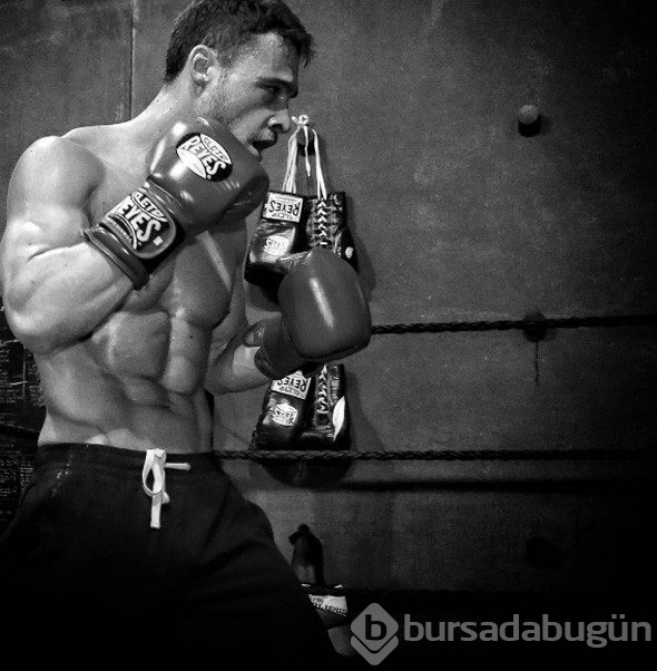 Kerem Bürsin kendini spora verdi