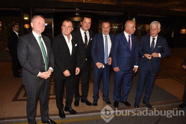 Banu Ilıcalı'nın düğününde şıklık yarışı