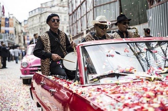 Beyoğlu'nda 50 gün sürecek festival başladı