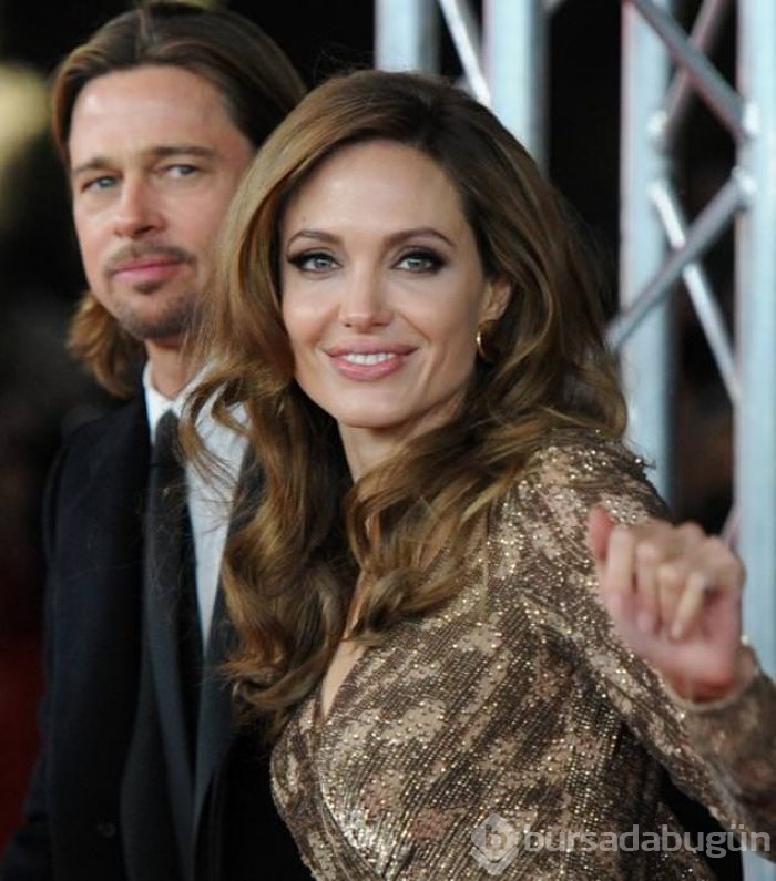Çaresiz Pitt, Jolie'ye ulaşmaya çalışıyor