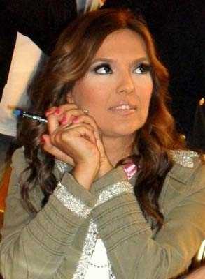 Demet Akalın kesenin ağzını açtı