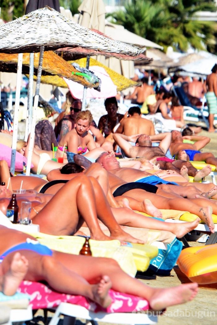 Bodrum'da güneşi gören sahile koştu