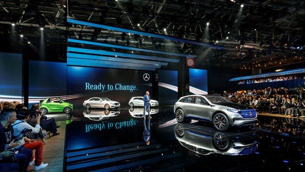Mercedes-Benz yeni markasını Paris'te tanıttı
