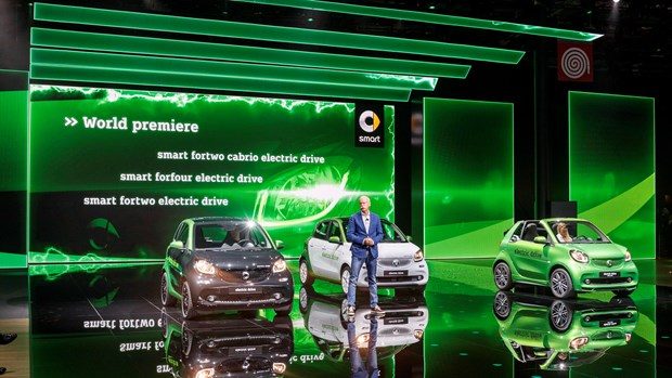 Mercedes-Benz yeni markasını Paris'te tanıttı