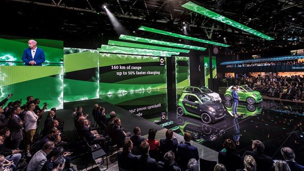 Mercedes-Benz yeni markasını Paris'te tanıttı