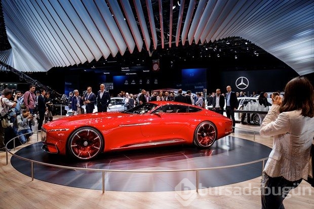 Mercedes-Benz yeni markasını Paris'te tanıttı