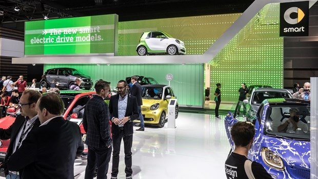 Mercedes-Benz yeni markasını Paris'te tanıttı