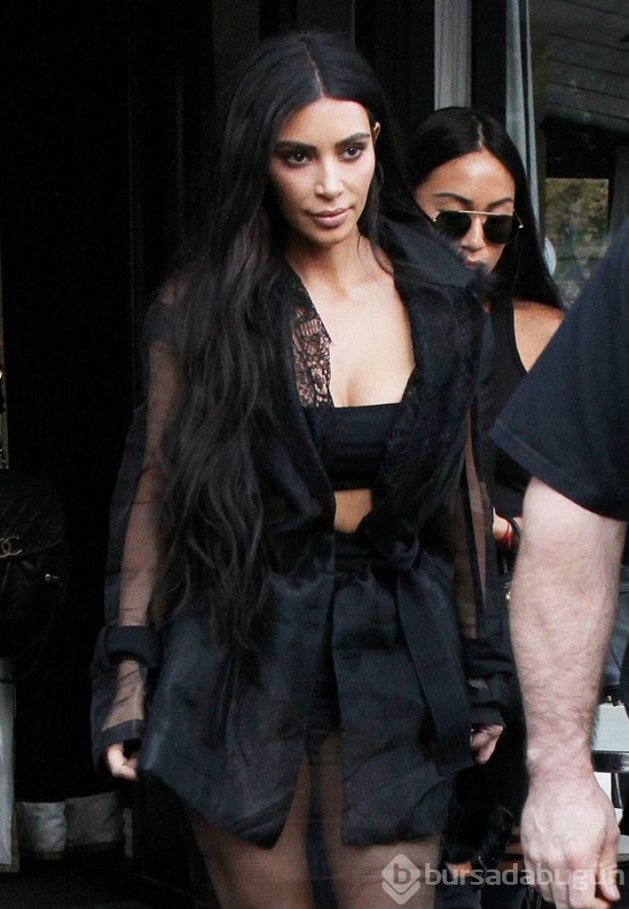 Kim Kardashian gece yarısı soyuldu