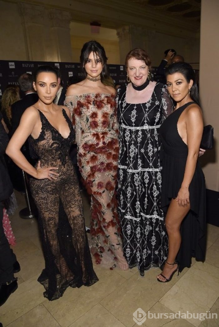 Kim Kardashian gece yarısı soyuldu