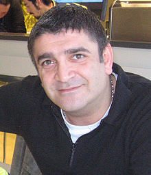 Ünlü isim kadın tarafından bıçaklandı