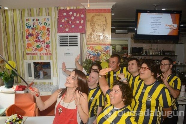 Ünlüler Down Cafe'de çalıştı