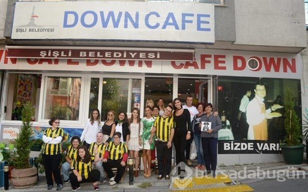 Ünlüler Down Cafe'de çalıştı