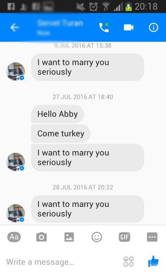 Türkiye'deki tacizcisini böyle ifşa etti