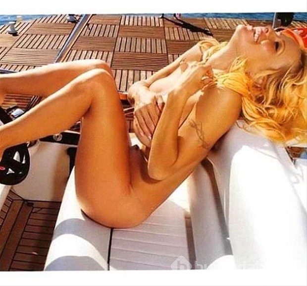 Ünlülerin İnstagram'daki çıplak pozları