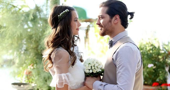 Sosyetik kadınlar Çağatay Ulusoy'un peşine düştü