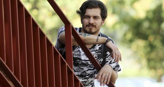 Sosyetik kadınlar Çağatay Ulusoy'un peşine düştü