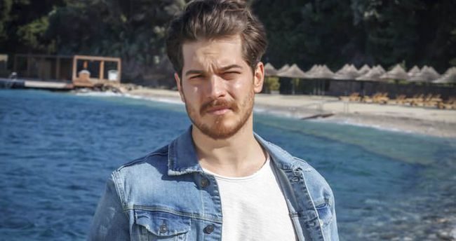 Sosyetik kadınlar Çağatay Ulusoy'un peşine düştü