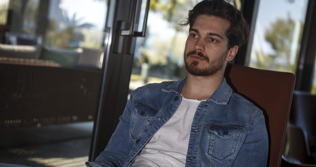 Sosyetik kadınlar Çağatay Ulusoy'un peşine düştü