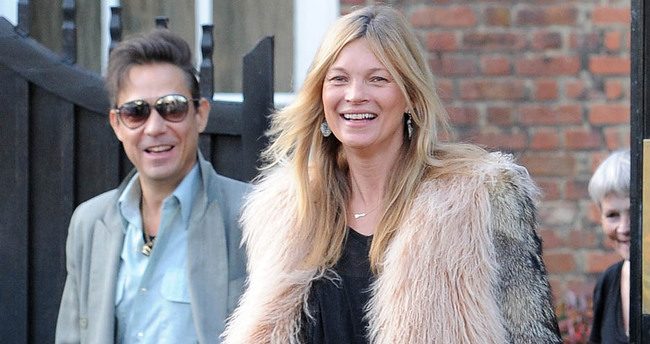 Kate Moss yeniden evlenmek için boşanmayı bekliyor