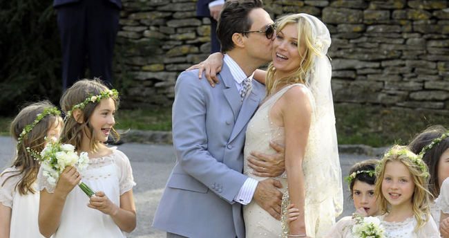 Kate Moss yeniden evlenmek için boşanmayı bekliyor