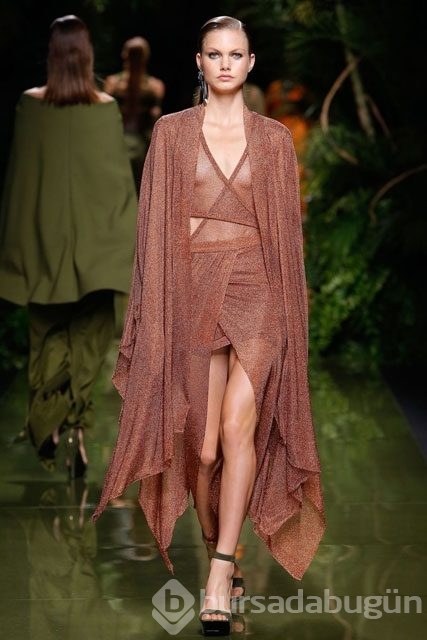 Balmain defilesi büyüledi