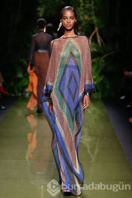 Balmain defilesi büyüledi