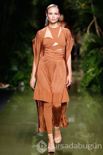 Balmain defilesi büyüledi