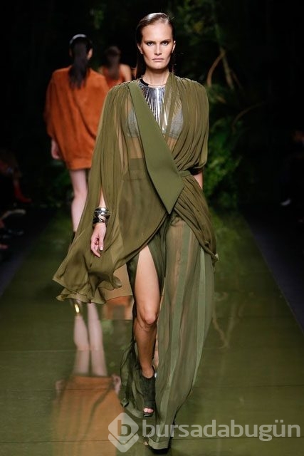 Balmain defilesi büyüledi